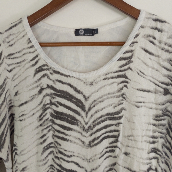 Made In Italy Zebra Print Top Size Small - Picture 2 of 8